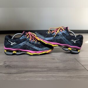 Mizuno Wave Creation 15 Women’s Running Sneakers, Size 11